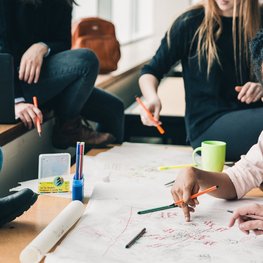 Schüler arbeiten gemeinsam
