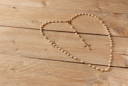 rosary-1757427_1920.jpg